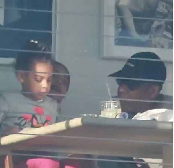 Beyonce, Jay Z and Blu Ivy spotted chilling on a balcony